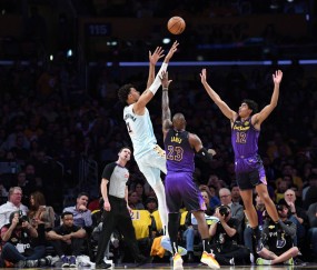 九游娱乐-湖人队防守崩盘，惨遭对手狂轰猛炸，最后目前当然.